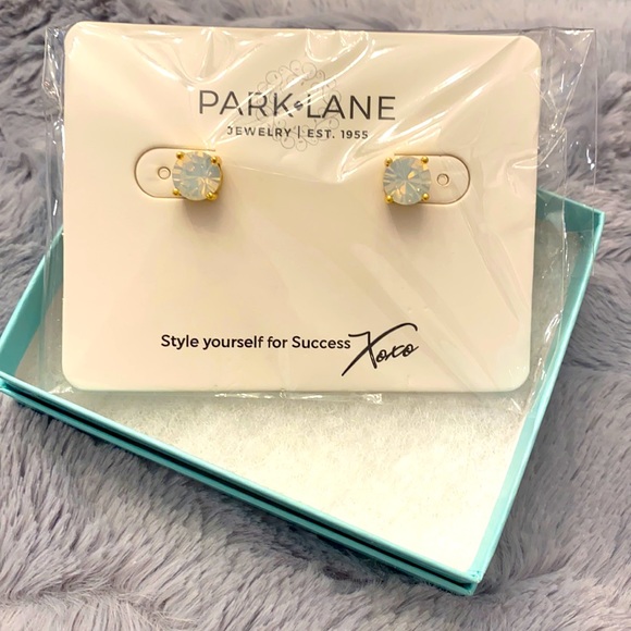 Park Lane Jewelry - NWT- Impression Opal Stud Earrings